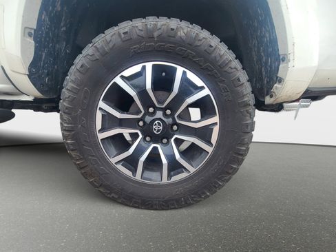 Used 2023 Toyota Tacoma TRD Sport w/ Advanced Technology Package image 8