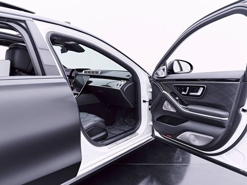Used 2023 Mercedes-Benz Maybach S 580 4MATIC image 30