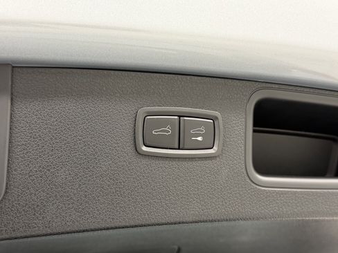Certified 2024 Porsche Macan Turbo AWD/4WD image 68