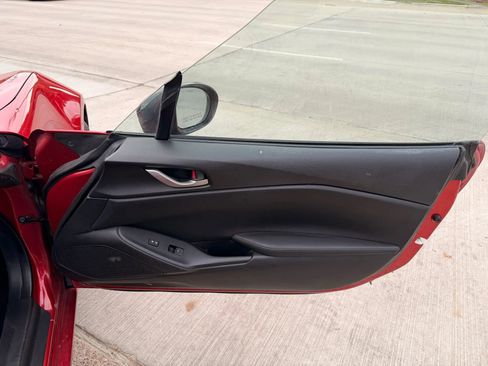 Used 2016 MAZDA MX-5 Miata Sport image 11