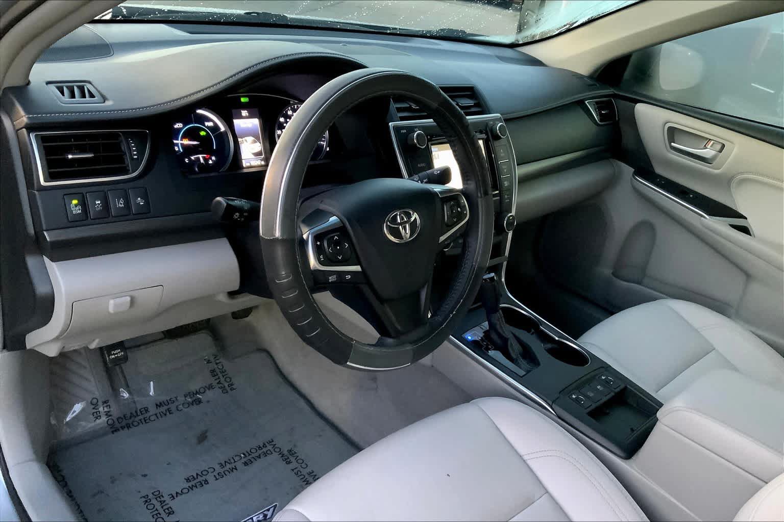 Used 2017 Toyota Camry XLE w/ Moonroof Package FWD image 18