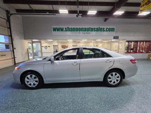 Used 2011 Toyota Camry LE FWD image 11