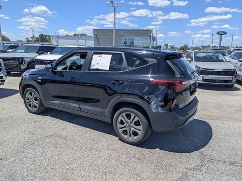 Used 2023 Kia Seltos LX image 5