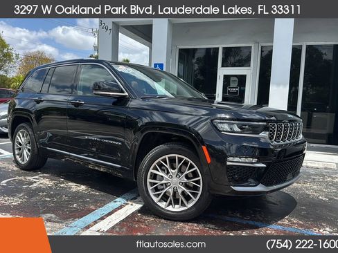 Used 2022 Jeep Grand Cherokee Summit w/ Luxury Tech Group V image 2