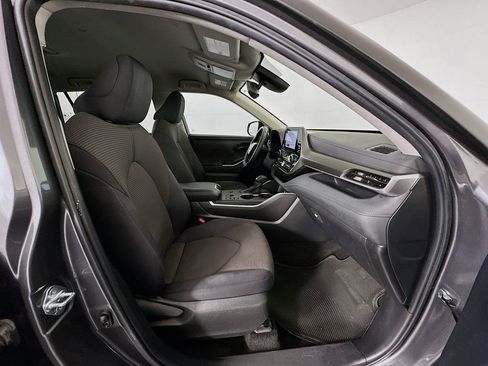 Used 2024 Toyota Highlander LE image 28