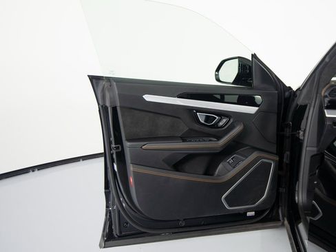 Used 2022 Lamborghini Urus image 10