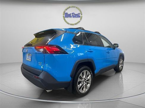 Used 2019 Toyota RAV4 XLE Premium w/ Cold Weather Package AWD/4WD image 4