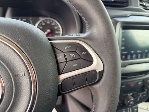 Used 2018 Jeep Renegade Latitude image 29