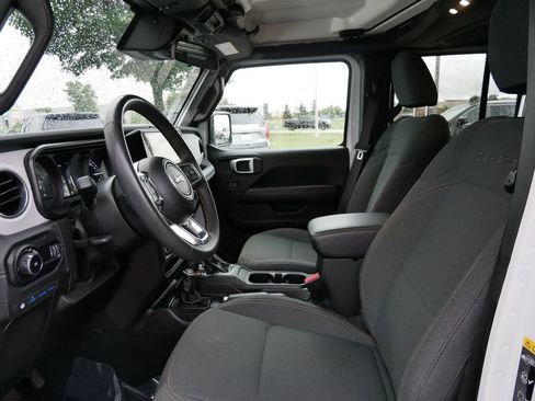 Used 2024 Jeep Wrangler Unlimited Sahara AWD/4WD image 9