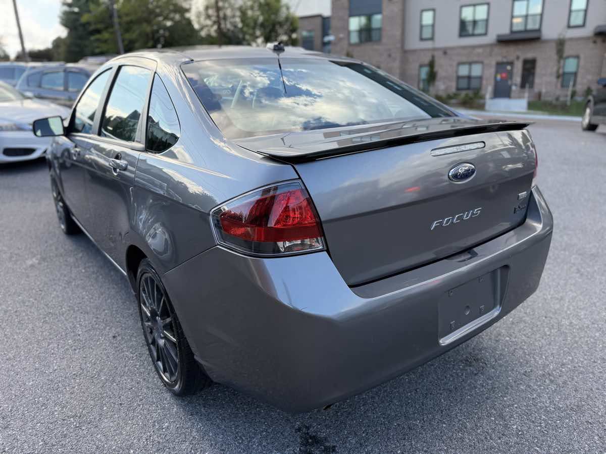 Used 2010 Ford Focus SES FWD image 5
