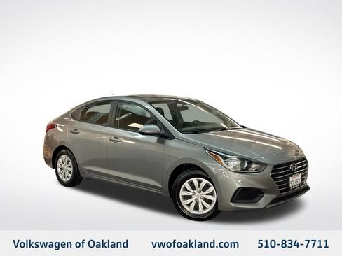 Used 2022 Hyundai Accent SE FWD image 1