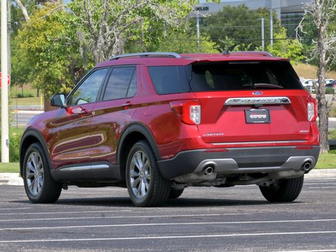 Used 2023 Ford Explorer Limited AWD/4WD image 3