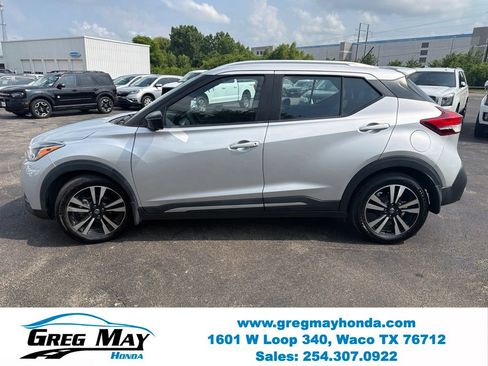 Used 2019 Nissan Kicks SR w/ SR Premium Package FWD image 6