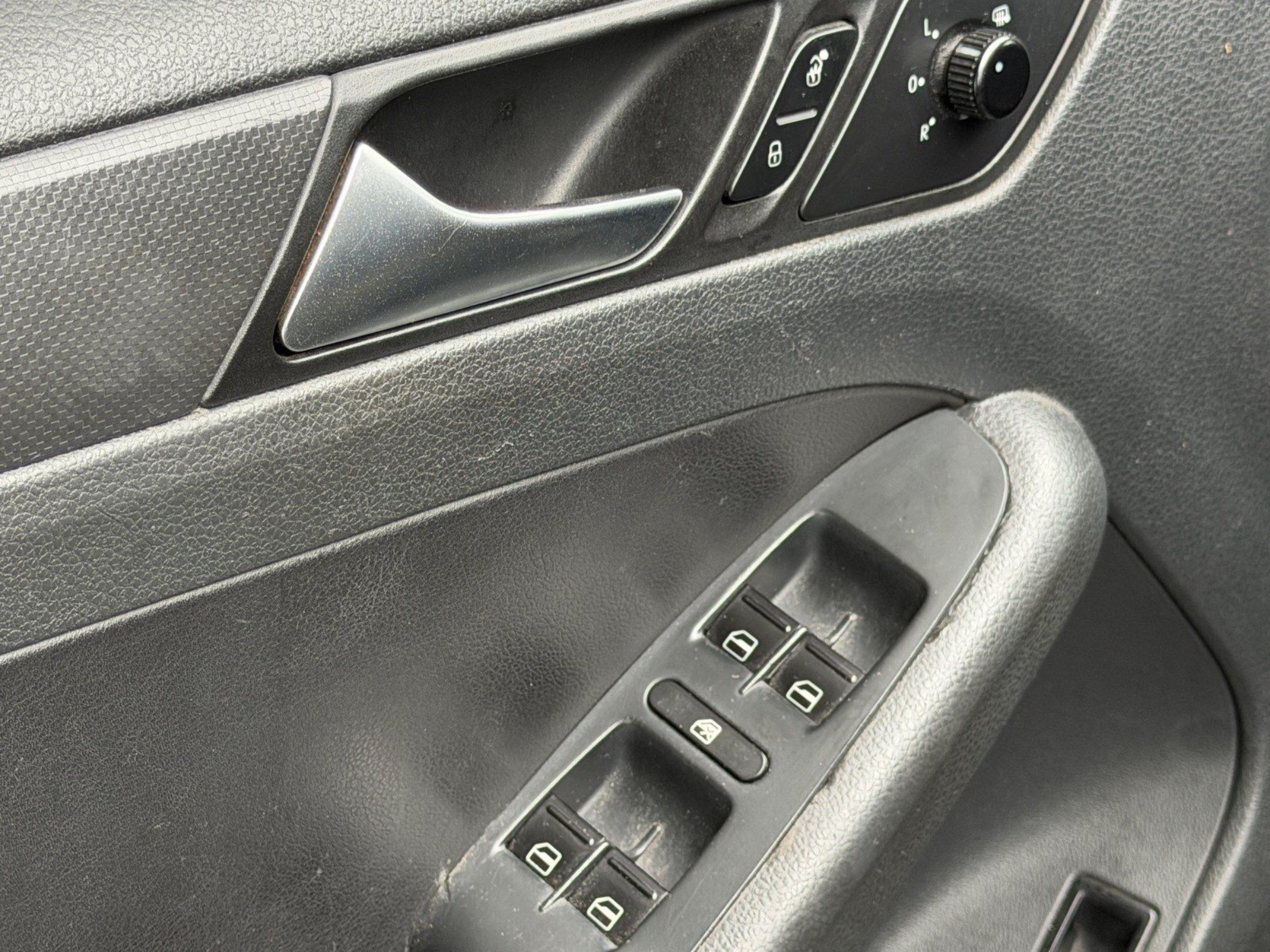 Used 2012 Volkswagen Jetta SE FWD image 18