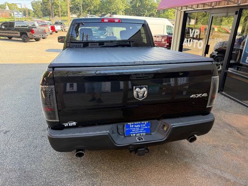 Used 2017 RAM 1500 Express AWD/4WD image 5