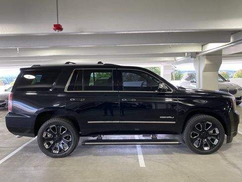 Used 2020 GMC Yukon Denali w/ Denali Ultimate Black Edition AWD/4WD image 6