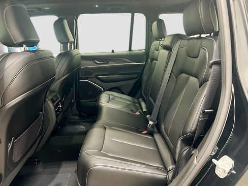 New 2025 Jeep Grand Cherokee Limited w/ Luxury Tech Group II image 13