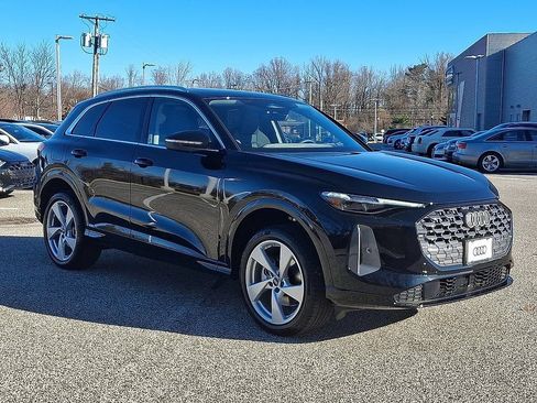 Used 2025 Audi Q5 Premium Plus AWD/4WD image 2