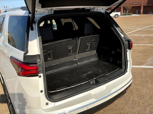 Used 2023 Chevrolet Traverse High Country image 18