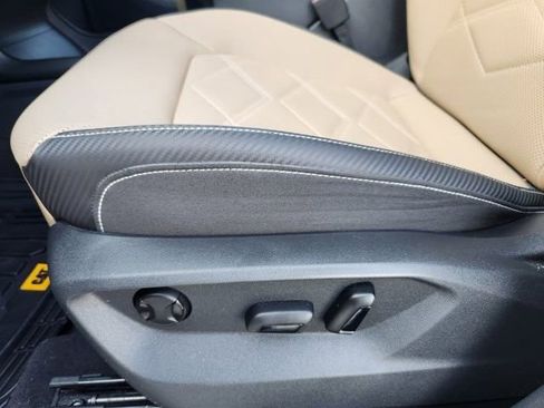 Used 2024 Volkswagen Atlas Cross Sport SE image 23