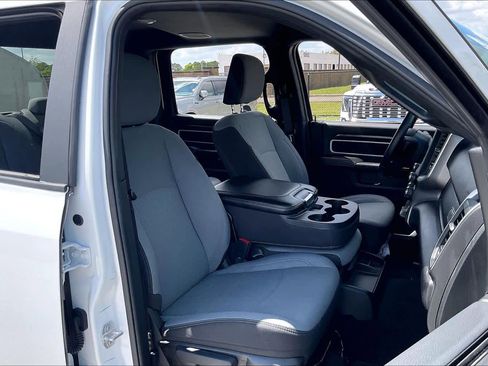 Used 2024 RAM 2500 Big Horn w/ Safety Group image 9