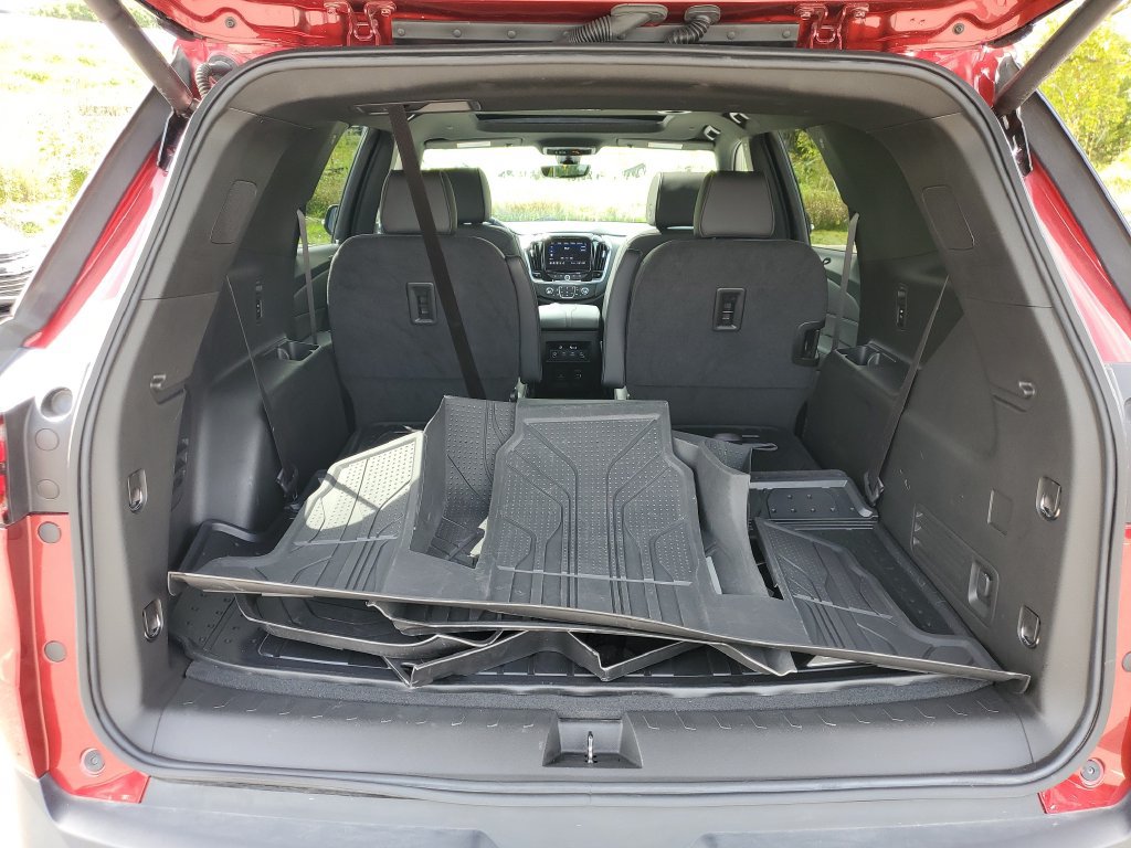 Used 2023 Chevrolet Traverse RS w/ LPO, Floor Liner Package AWD/4WD image 8