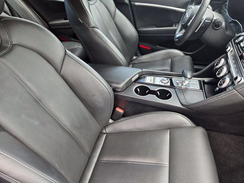 Used 2023 Genesis G70 2.0T AWD/4WD image 19