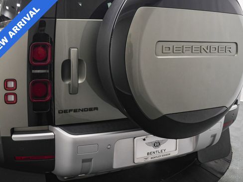 Used 2024 Land Rover Defender 110 S image 21