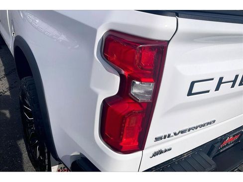 Used 2024 Chevrolet Silverado 1500 ZR2 w/ Technology Package image 31