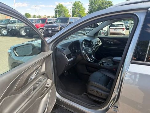 Used 2024 GMC Terrain SLT AWD/4WD image 16
