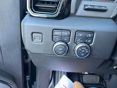 Used 2024 GMC Sierra 2500 AT4 w/ AT4 Premium Plus Package image 31