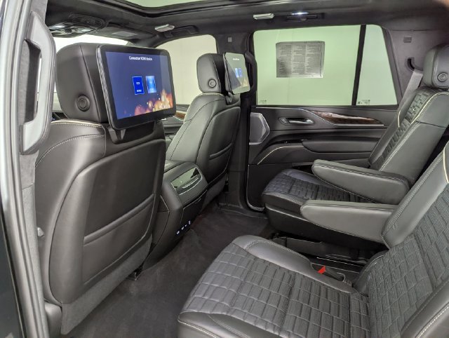 Used 2023 Cadillac Escalade Sport Platinum w/ LPO, ONYX Package AWD/4WD image 21