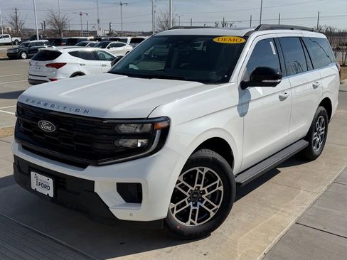 New 2025 Ford Expedition Active image 29