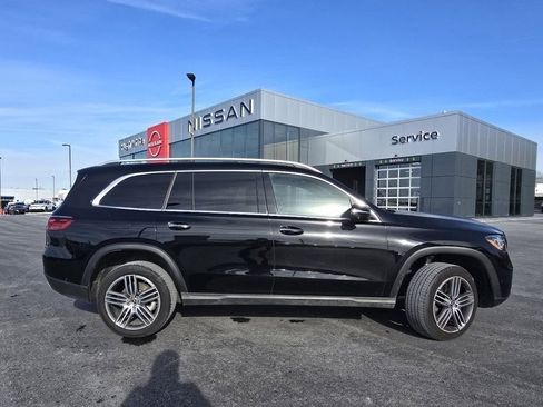 Used 2025 Mercedes-Benz GLS 450 4MATIC image 17