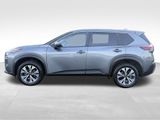 Used 2023 Nissan Rogue SV image 2