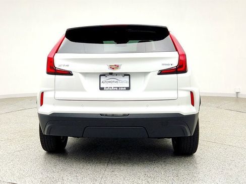 Used 2024 Cadillac XT4 Luxury w/ Cold Weather Package FWD image 6