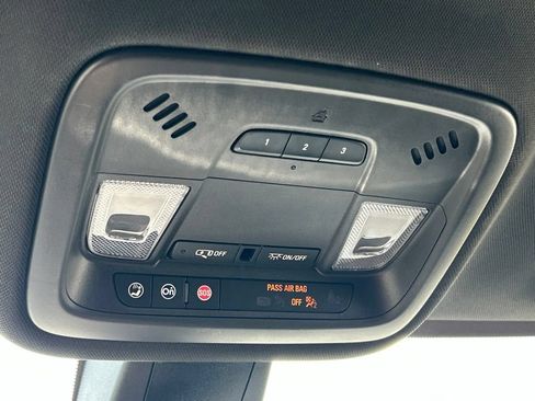 Used 2023 Chevrolet Traverse LT FWD image 40