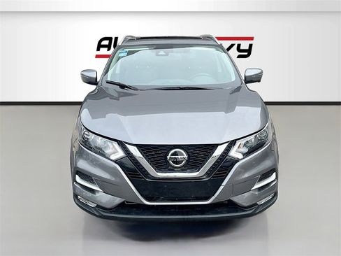 Used 2020 Nissan Rogue Sport SL w/ Premium Package image 2