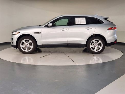 Used 2018 Jaguar F-PACE Premium image 5