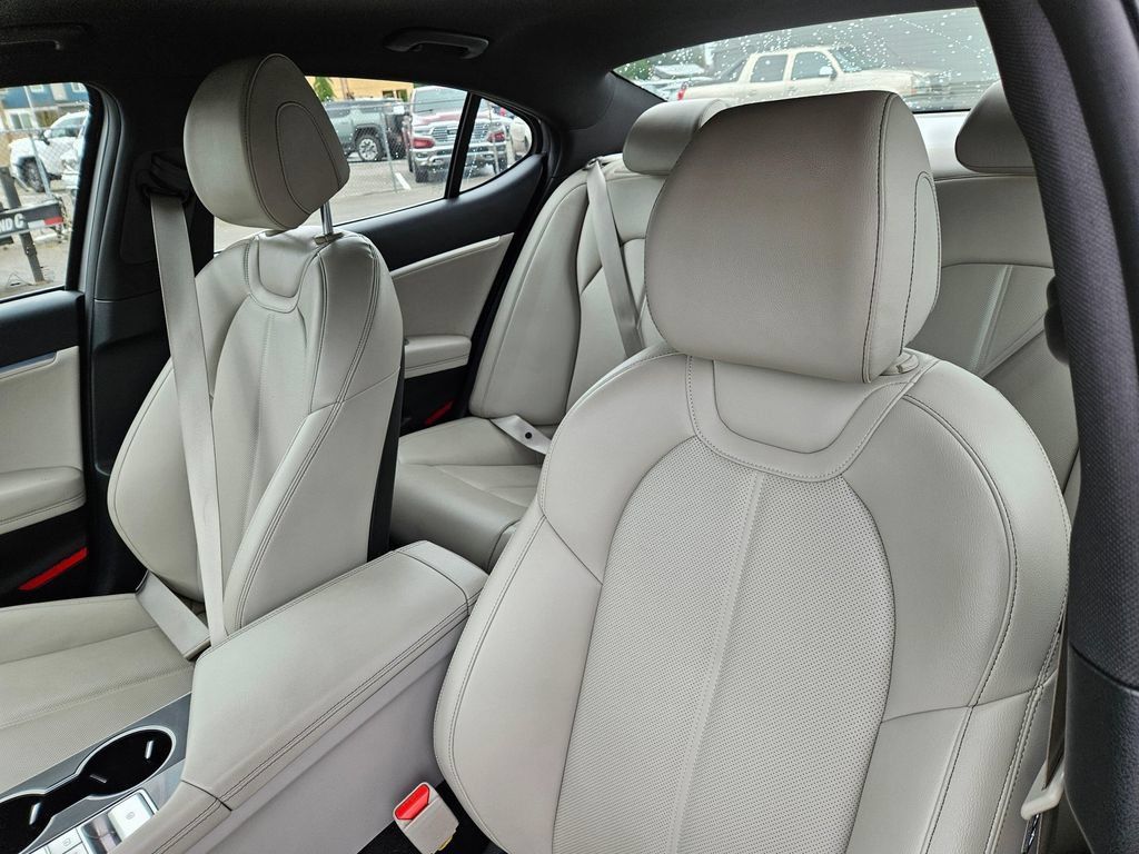 Used 2023 Genesis G70 2.0T RWD image 20