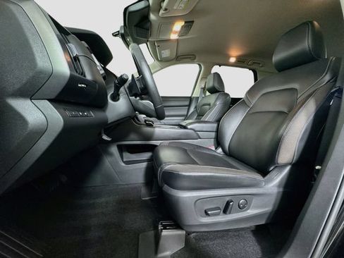 Used 2022 Nissan Pathfinder SL AWD/4WD image 17