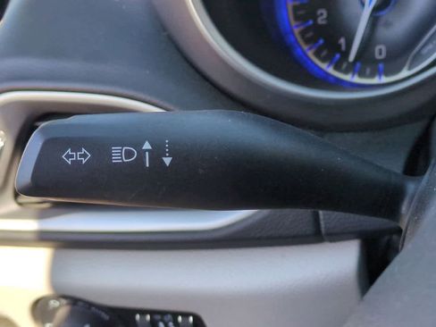 Used 2023 Chrysler Pacifica Touring-L image 26