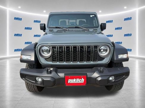 Used 2024 Jeep Gladiator Sport AWD/4WD image 2