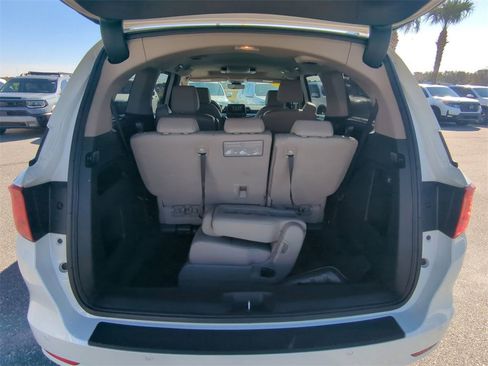 Used 2023 Honda Odyssey Touring image 12