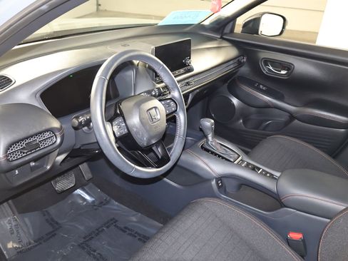 Used 2025 Honda HR-V Sport image 2