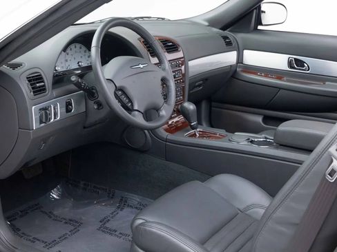 Used 2002 Ford Thunderbird RWD image 10