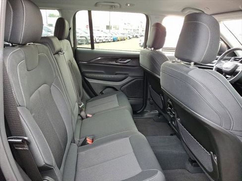 Certified 2023 Jeep Grand Cherokee Laredo image 15