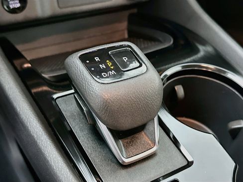 Used 2025 Nissan Rogue SV FWD image 24