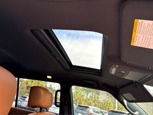 Used 2023 INFINITI QX80 Sensory w/ Cargo Package image 10