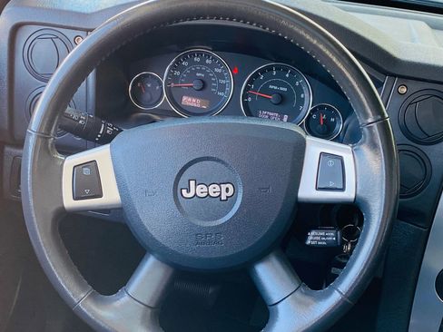 Used 2010 Jeep Commander Sport w/ Sun/Sound Group RWD image 29